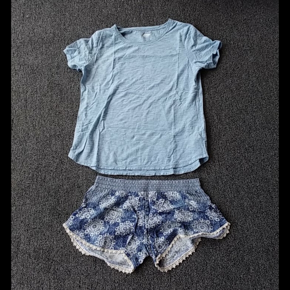 Old Navy shirt with Booty Shorts - Picture 1 of 1
